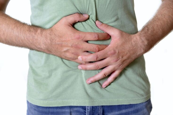Abdominal pain and swelling - symptoms of the presence of worms in the intestine
