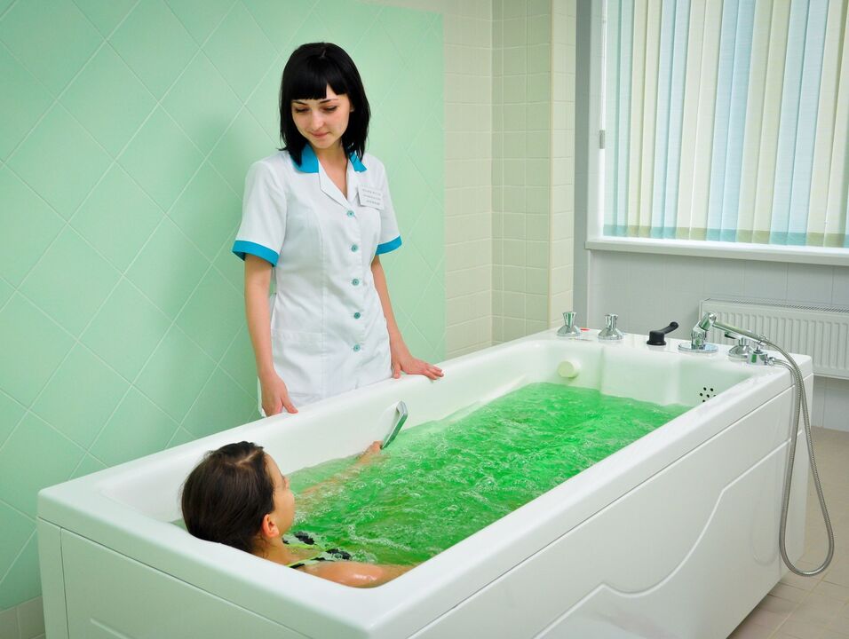 A bath with medicinal herbs will help you get rid of worms